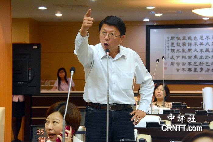 谢龙介批民进党护航,阻扰地方修法封杀瘦肉精美猪.(中评社  赵家麟摄)